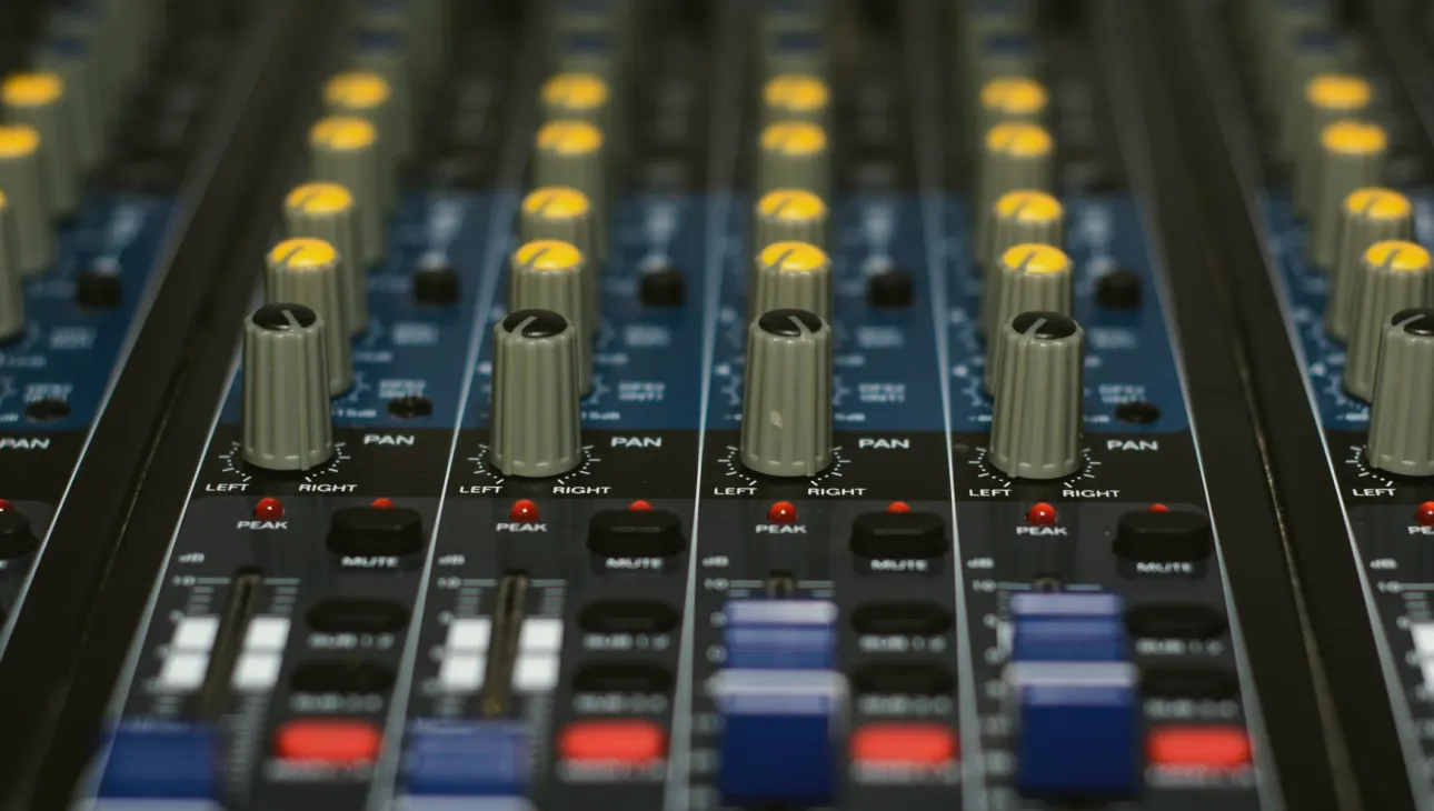 What Streamed Discussion Planning Costs and What Moves the Price
