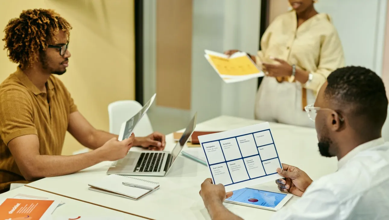 Binder or Shared Document: Choosing How to Hand Over a Live Programme